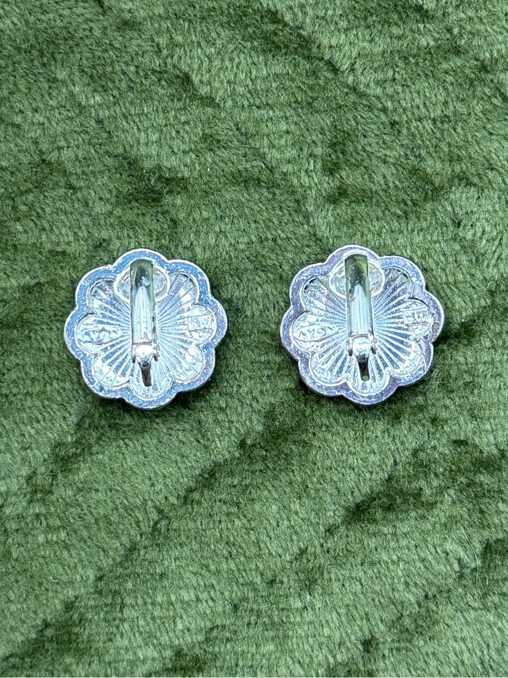 Vintage Avon Multicolor Beaded Flower Pendant Necklace & Clip-On Earring Set - Picture 8 of 9